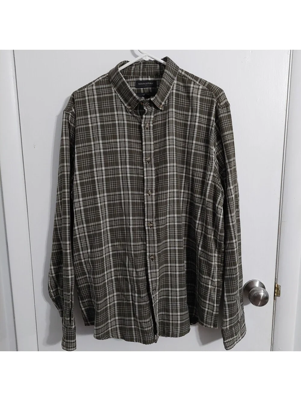 Banana Republic Men's Standard Fit Large Olive Green Plaid Button-Up Shirt